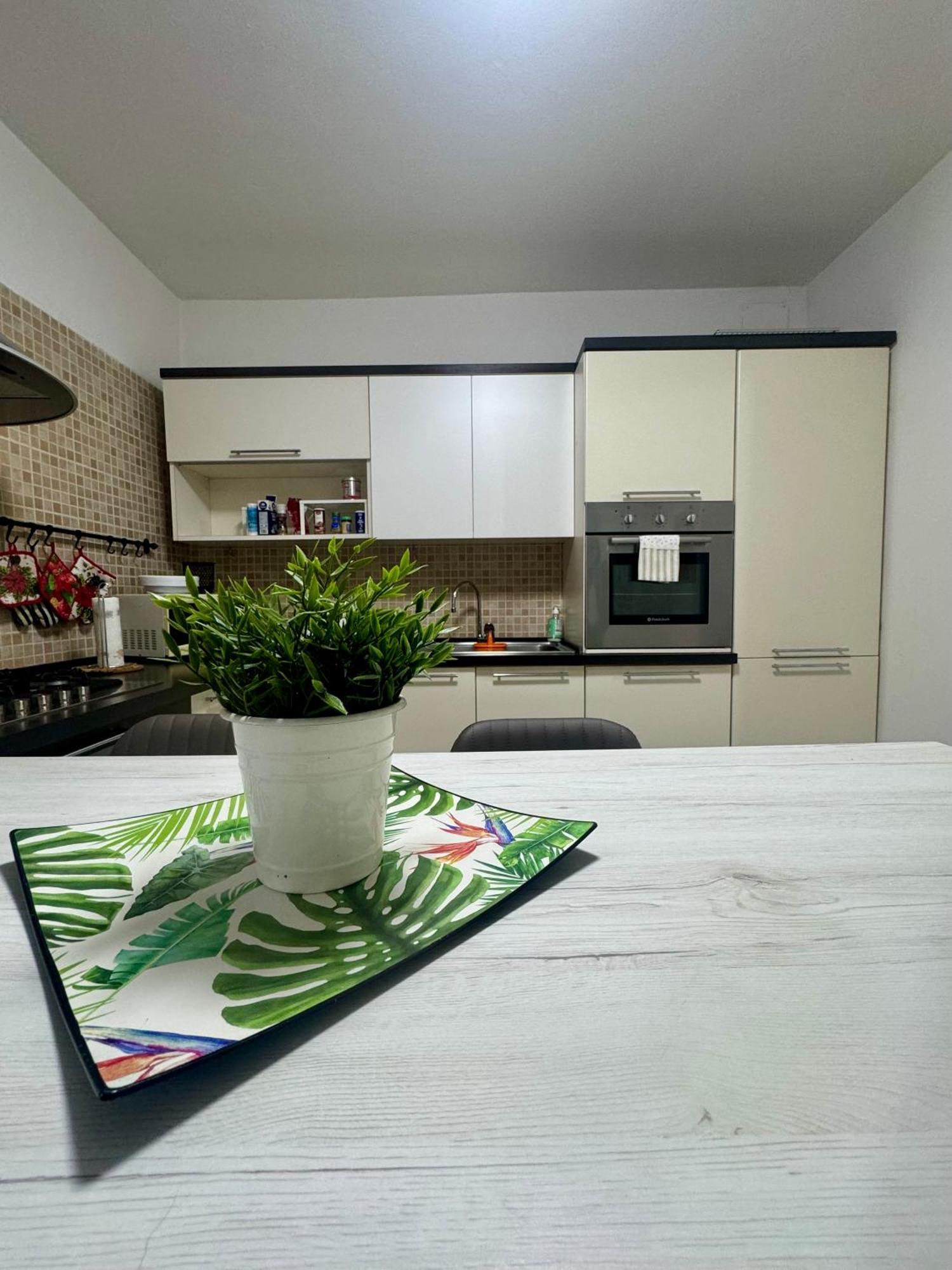 Casa Alessio - Elegante Appartamento Nel Cuore Di Cesano Maderno Esterno foto