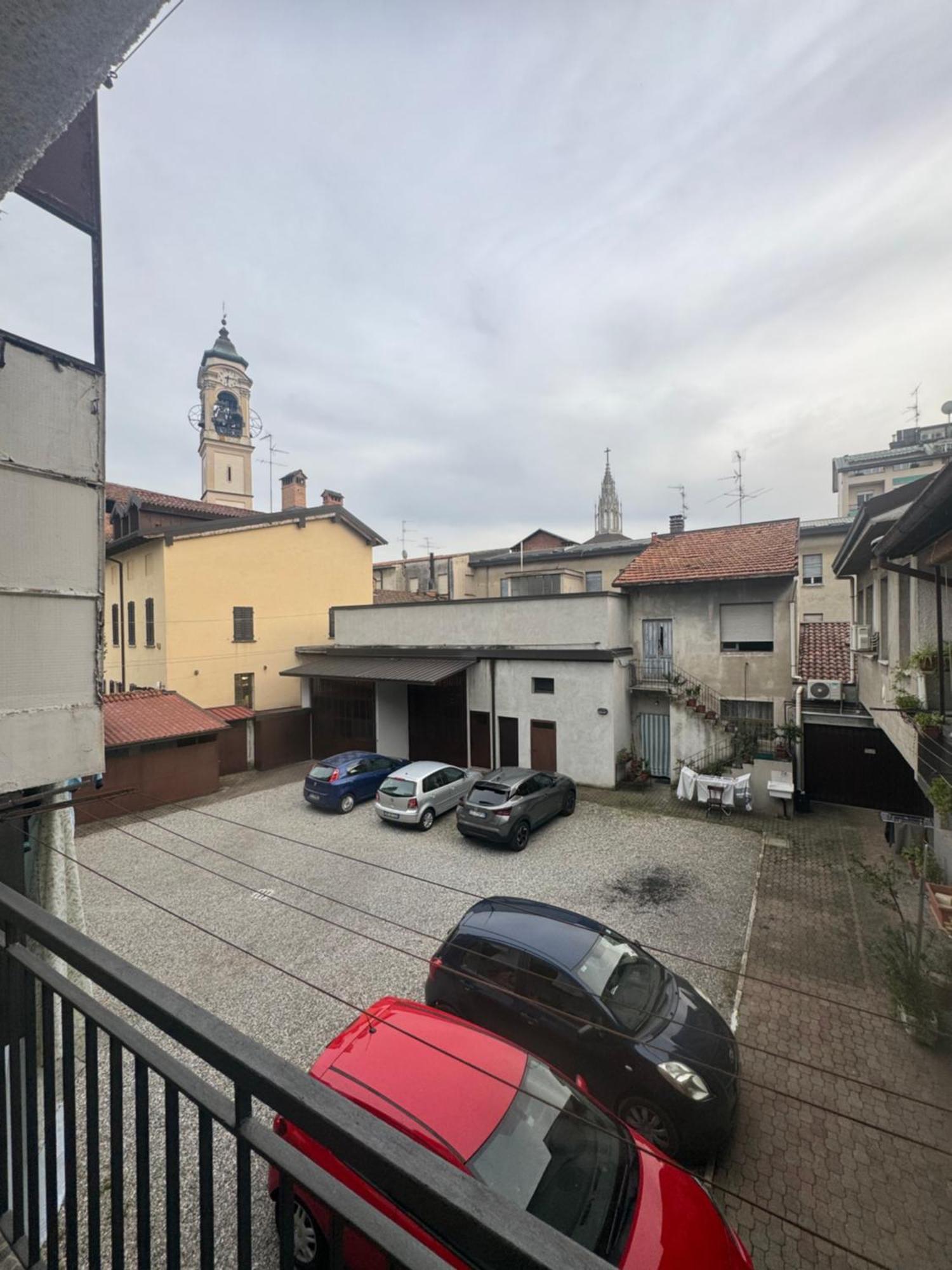 Casa Alessio - Elegante Appartamento Nel Cuore Di Cesano Maderno Esterno foto