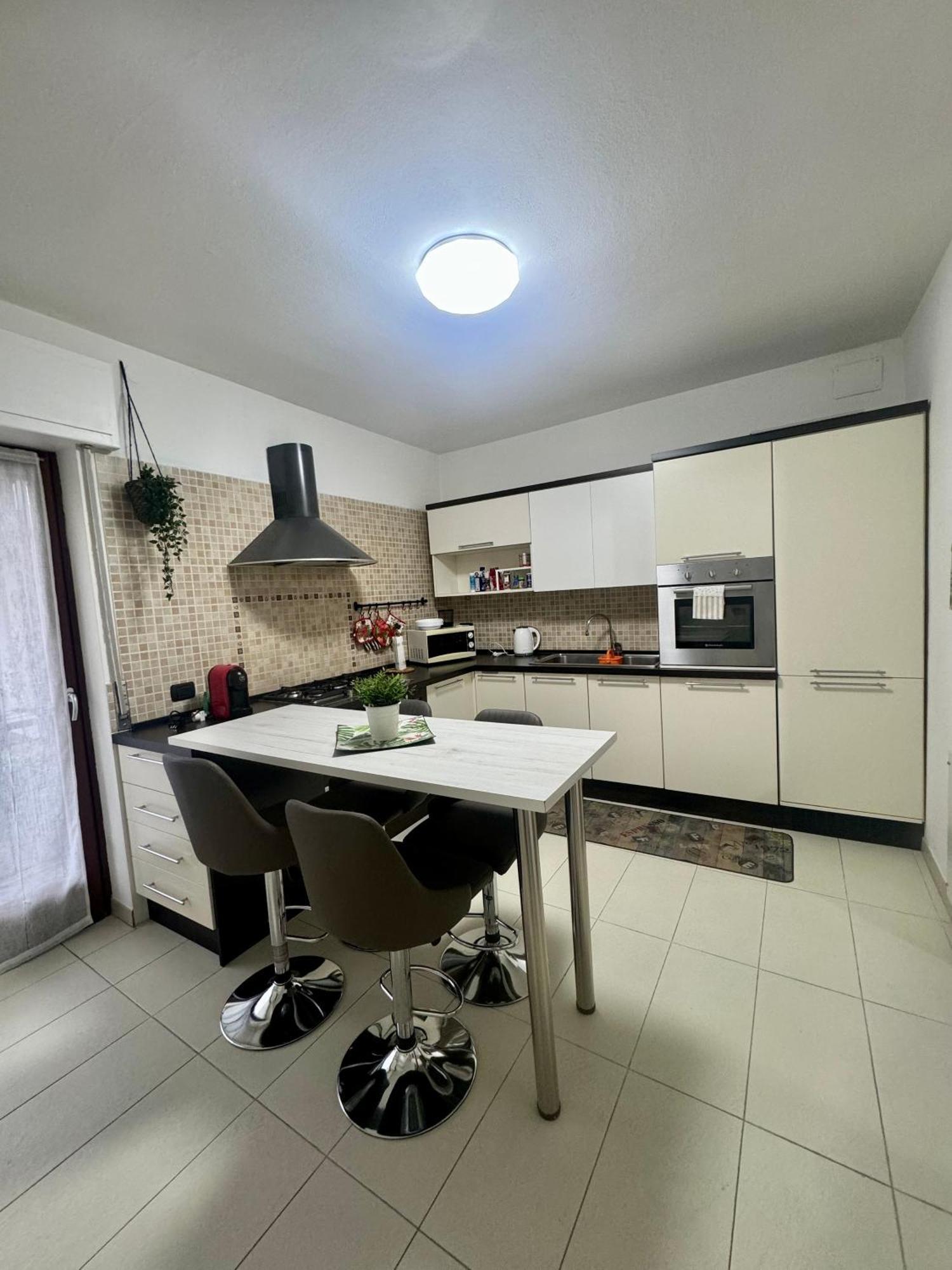 Casa Alessio - Elegante Appartamento Nel Cuore Di Cesano Maderno Esterno foto